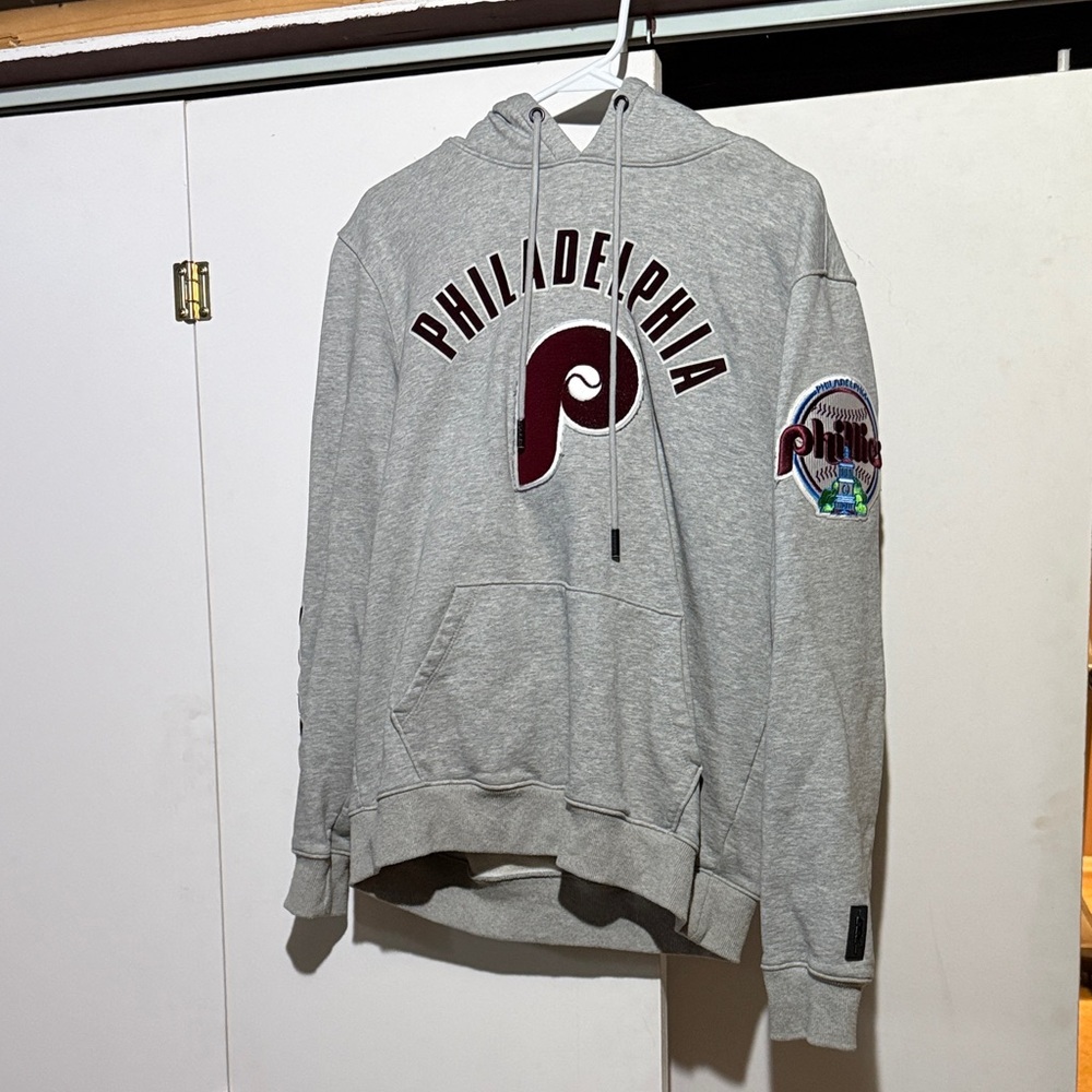 Philadelphia Graphic Crewneck Hoodie - Gray with Maroon Logo